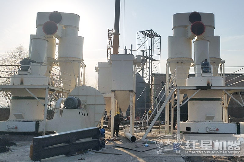 山東客戶超細(xì)磨粉機工作現(xiàn)場圖