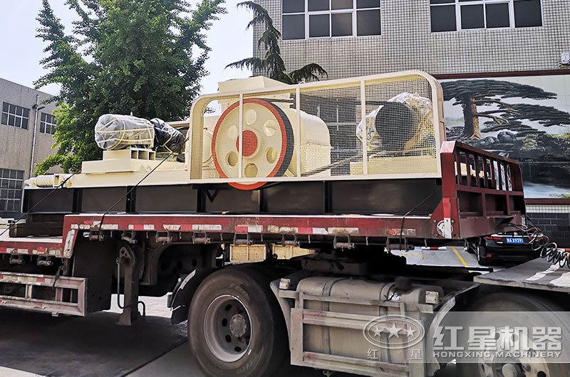 設備裝車準備發(fā)貨