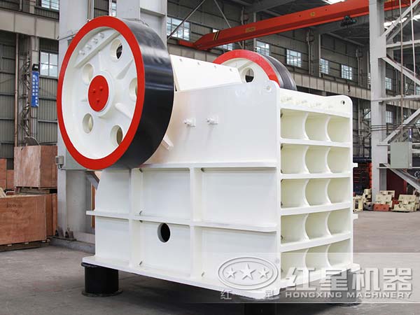 鄂式破碎機的潤滑保養(yǎng)及破碎生產現場視頻