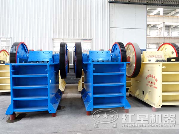 藍(lán)色顎式破碎機圖片