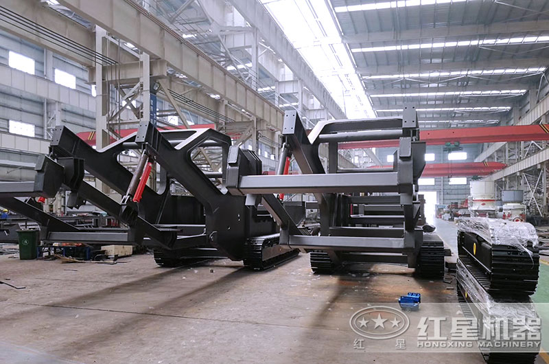 篩沙機搭載的移動機架生產車間