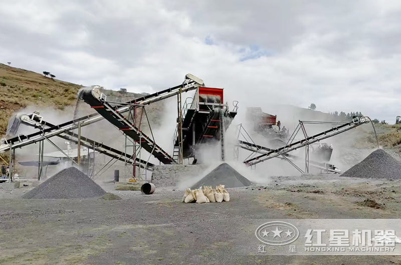 山西大型移動破破碎石灰石現場