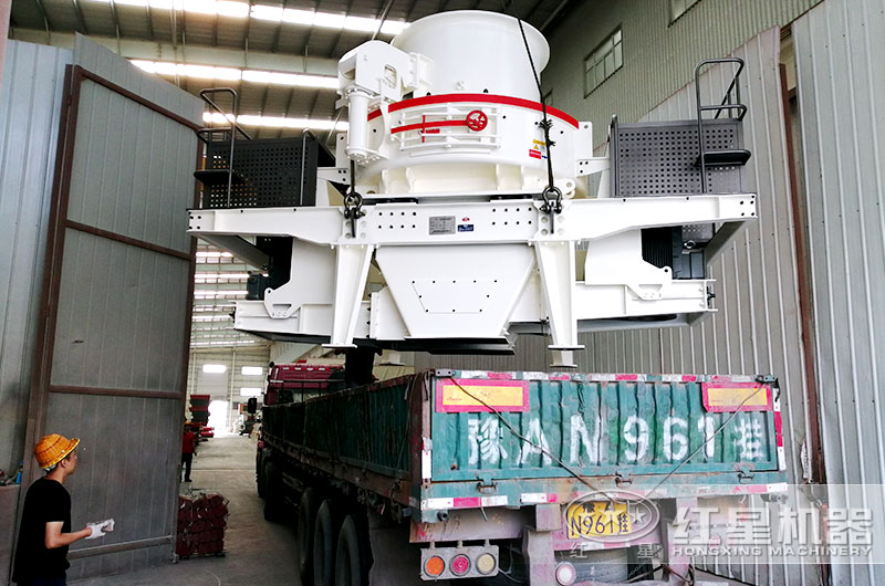 石子整形機裝車固定，即將發(fā)往陜西西安