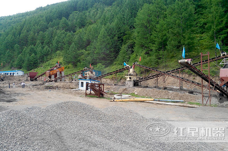 日產(chǎn)200噸的制沙機(jī)多少錢(qián)一臺(tái)？有沒(méi)有移動(dòng)的？