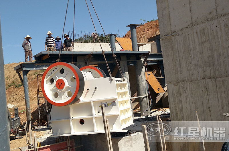 大型石場一般用什么破碎機？這里有現場視頻，有圖有真相